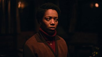 Movie still from “The End of the F***ing World” (2017), directed by Jonathan Entwistle – A person wearing a brown jacket in a dark room; Close Up shot, Low angle