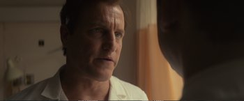 Movie still from “The Glass Castle” (2017), directed by Destin Daniel Cretton – A person looking at the camera; Close Up shot, Over the shoulder angle