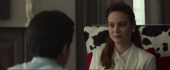 Movie still from “The Glass Castle” (2017), directed by Destin Daniel Cretton – A woman sitting in front of a man in front of a mirror; Close Up shot, Over the shoulder angle