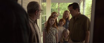 Movie still from “The Glass Castle” (2017), directed by Destin Daniel Cretton – A group of people standing in front of a window; Medium shot, Over the shoulder angle