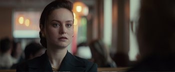 Movie still from “The Glass Castle” (2017), directed by Destin Daniel Cretton – A person sitting in a room; Close Up shot, Over the shoulder angle