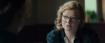 Movie still from “The Glass Castle” (2017), directed by Destin Daniel Cretton – A person wearing glasses; Close Up shot, Over the shoulder angle