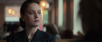 Movie still from “The Glass Castle” (2017), directed by Destin Daniel Cretton – A person sitting in a room; Close Up shot, Over the shoulder angle