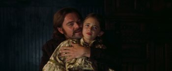 Movie still from “Once Upon a Time in Hollywood” (2019), directed by Quentin Tarantino – A man holding a little girl in his arms; Close Up shot, Over the shoulder angle