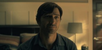 Movie still from “The Haunting of Hill House” (2018), directed by Mike Flanagan – A person wearing a blue shirt; Close Up shot, Over the shoulder angle