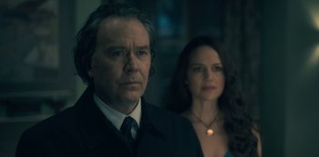 Movie still from “The Haunting of Hill House” (2018), directed by Mike Flanagan – A man and a woman standing next to each other; Close Up shot, Over the shoulder angle