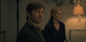 Movie still from “The Haunting of Hill House” (2018), directed by Mike Flanagan – A man and a woman standing next to each other; Close Up shot, Over the shoulder angle