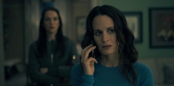 Movie still from “The Haunting of Hill House” (2018), directed by Mike Flanagan – A woman on a cell phone in front of another woman; Close Up shot, Over the shoulder angle