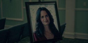 Movie still from “The Haunting of Hill House” (2018), directed by Mike Flanagan – A picture of a woman in a frame; Extreme Close Up shot, Over the shoulder angle