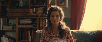 Movie still from “The Life Ahead” (2020), directed by Edoardo Ponti – An older woman is sitting in a living room; Close Up shot, Over the shoulder angle
