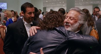 Movie still from “The Meyerowitz Stories” (2017), directed by Noah Baumbach – A group of people that are gathered around each other; Close Up shot, Over the shoulder angle
