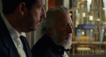 Movie still from “The Meyerowitz Stories” (2017), directed by Noah Baumbach – A man with a long white beard looking at a man in a black suit; Close Up shot, Over the shoulder angle