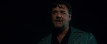 Movie still from “The Nice Guys” (2016), directed by Shane Black – A person wearing a jacket; Close Up shot, Low angle