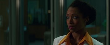 Movie still from “The Nice Guys” (2016), directed by Shane Black – A person wearing a suit and tie; Close Up shot, Over the shoulder angle