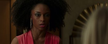 Movie still from “The Nice Guys” (2016), directed by Shane Black – A person wearing a pink shirt; Close Up shot, Over the shoulder angle