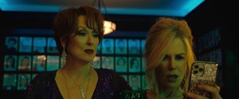 Movie still from “The Prom” (2020), directed by Ryan Murphy – Two women are standing next to each other in front of a wall; Close Up shot, Over the shoulder angle