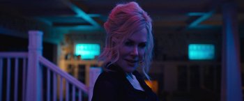 Movie still from “The Prom” (2020), directed by Ryan Murphy – A woman with pink hair standing in front of a blue light; Close Up shot, Over the shoulder angle