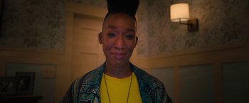 Movie still from “The Prom” (2020), directed by Ryan Murphy – A person with a yellow shirt is smiling; Close Up shot, Over the shoulder angle
