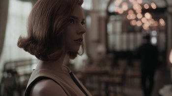 Movie still from “The Queen's Gambit” (2020), directed by Scott Frank – A person with short hair; Close Up shot, Low angle