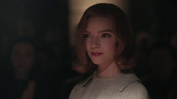 Movie still from “The Queen's Gambit” (2020), directed by Scott Frank – A woman with red hair is posing for a picture; Close Up shot, Low angle