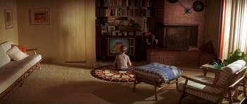 Movie still from “Pulp Fiction” (1994), directed by Quentin Tarantino – A little girl sitting in front of a tv in a living room; Wide shot, High angle
