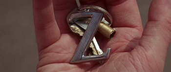 Movie still from “Pulp Fiction” (1994), directed by Quentin Tarantino – A hand is holding a key chain with the letter z on it; Extreme Close Up shot, High angle