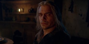 Movie still from “The Witcher” (2019), created by Lauren Schmidt Hissrich – A person with long white hair; Close Up shot, Over the shoulder angle