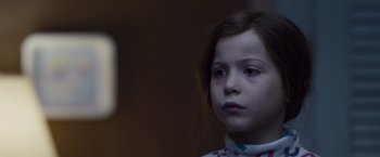 Movie still from “Room” (2015), directed by Lenny Abrahamson – A little girl is looking into the camera; Close Up shot, Over the shoulder angle