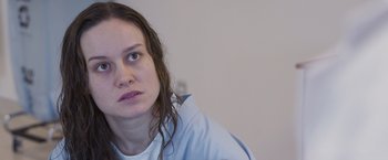 Movie still from “Room” (2015), directed by Lenny Abrahamson – A person with wet hair; Close Up shot, Over the shoulder angle