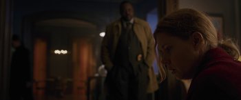 Movie still from “The Woman in the Window” (2021), directed by Joe Wright – A man and a woman standing in front of a door; Close Up shot, Over the shoulder angle
