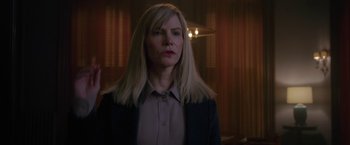 Movie still from “The Woman in the Window” (2021), directed by Joe Wright – A woman with blonde hair wearing a black jacket; Close Up shot, Over the shoulder angle