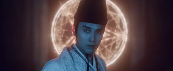 Movie still from “The Yin-Yang Master: Dream of Eternity” (2020), directed by Jingming Guo – A man with a hat is standing in front of a circle; Close Up shot, Low angle