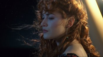 Movie still from “Titanic” (1997), directed by James Cameron – A person with long hair; Close Up shot, Over the shoulder angle