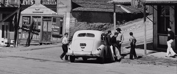 Movie still from “Seabiscuit” (2003), directed by Gary Ross – Wide shot, High angle