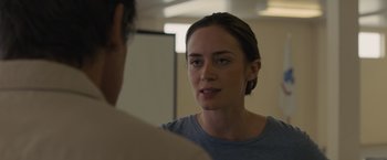 Movie still from “Sicario” (2015), directed by Denis Villeneuve – A woman is looking at a man in the mirror; Close Up shot, Over the shoulder angle