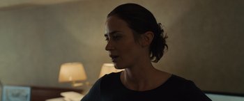 Movie still from “Sicario” (2015), directed by Denis Villeneuve – A person wearing a black shirt; Close Up shot, Over the shoulder angle