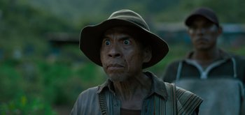 Movie still from “Triple Frontier” (2019), directed by J.C. Chandor – An older man with a hat and a beard; Close Up shot, Low angle