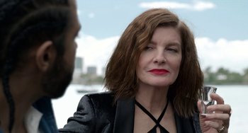 Movie still from “Velvet Buzzsaw” (2019), directed by Dan Gilroy – A person wearing a jacket; Close Up shot, Over the shoulder angle