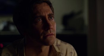 Movie still from “Velvet Buzzsaw” (2019), directed by Dan Gilroy – A person looking at the camera; Close Up shot, Over the shoulder angle