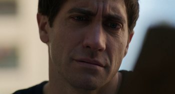 Movie still from “Velvet Buzzsaw” (2019), directed by Dan Gilroy – A man's face with a sad look on his face; Close Up shot, Over the shoulder angle