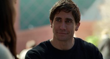 Movie still from “Velvet Buzzsaw” (2019), directed by Dan Gilroy – A person wearing a black t - shirt; Close Up shot, Over the shoulder angle