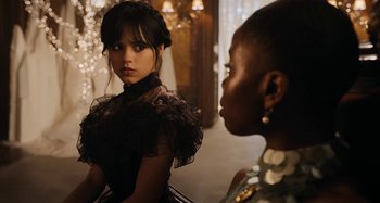 Movie still from “Wednesday” (2022), created by Miles Millar – Two young women are looking at each other in a room; Close Up shot, Over the shoulder angle
