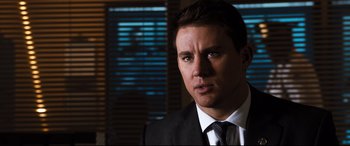 Movie still from “White House Down” (2013), directed by Roland Emmerich – A person wearing a suit and tie; Close Up shot, Over the shoulder angle