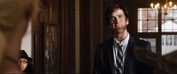 Movie still from “White House Down” (2013), directed by Roland Emmerich – A man in a suit and tie standing in front of a painting; Medium shot, Low angle