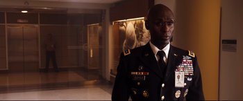 Movie still from “White House Down” (2013), directed by Roland Emmerich – A man in a military uniform standing in front of a picture; Medium shot, Over the shoulder angle