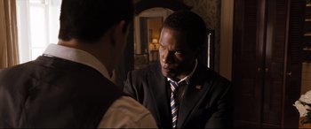 Movie still from “White House Down” (2013), directed by Roland Emmerich – A man wearing a suit and tie talking to another man in a suit; Close Up shot, Over the shoulder angle