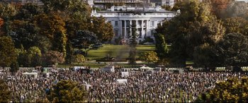 Movie still from “White House Down” (2013), directed by Roland Emmerich – An aerial view of a crowd of people standing in front of the white house; Extreme Wide shot, High angle