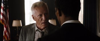 Movie still from “White House Down” (2013), directed by Roland Emmerich – A man in a suit and tie talking to another man in a suit and tie; Close Up shot, Over the shoulder angle