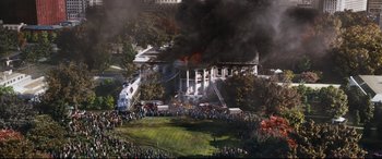 Movie still from “White House Down” (2013), directed by Roland Emmerich – A large crowd of people watching a fire in a white house; Extreme Wide shot, High angle