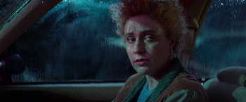 Movie still from “White Noise” (2022), directed by Noah Baumbach – A woman sitting in front of a car window; Close Up shot, Over the shoulder angle